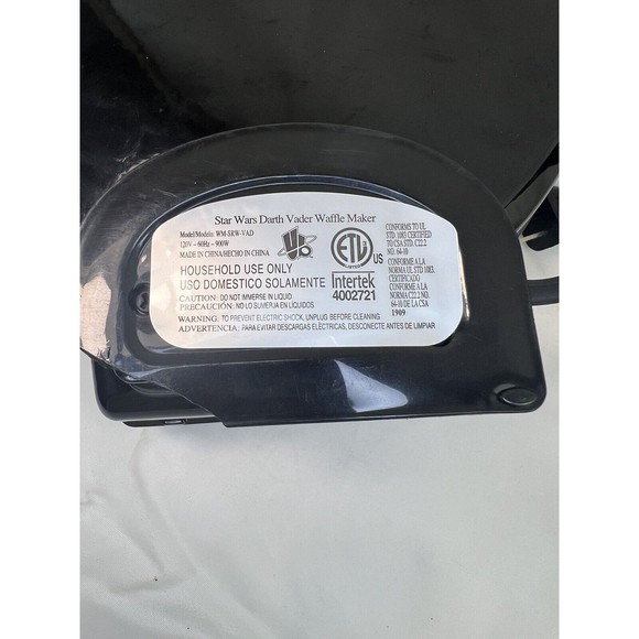 Uncanny Brands Star Wars‎ Darth Vader Waffle Maker - Red Silhouette - Picture 9 of 9